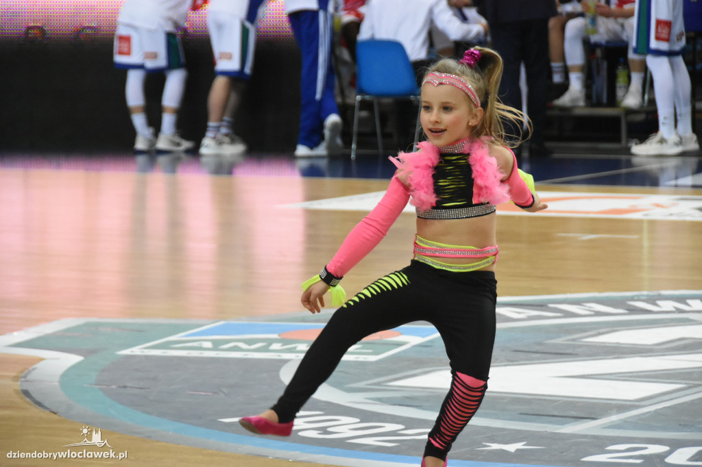 Anwil Dance Team na meczu z Treflem