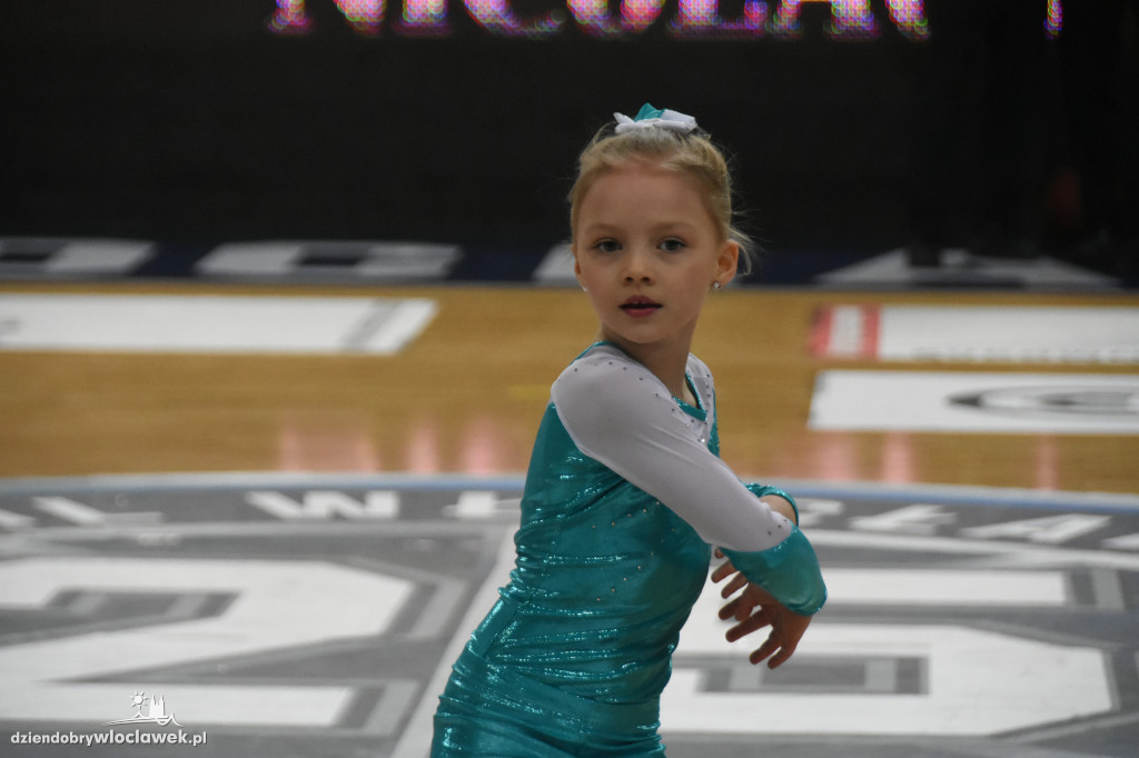 Anwil Dance Team na meczu z Treflem