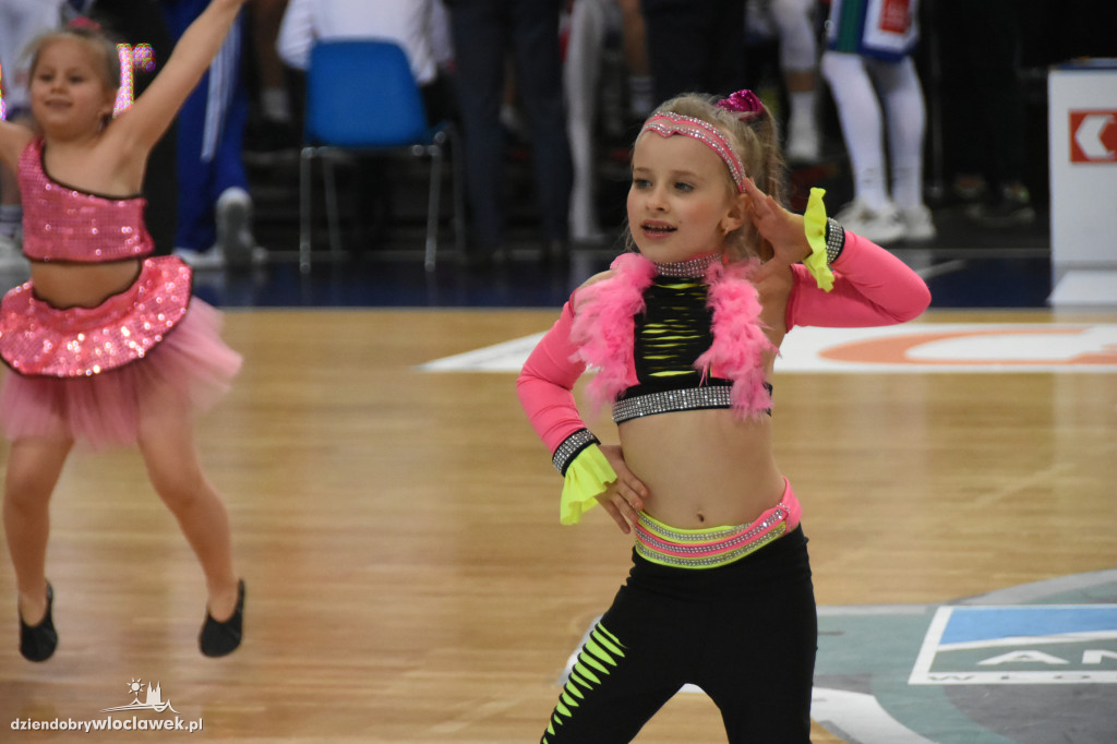 Anwil Dance Team na meczu z Treflem