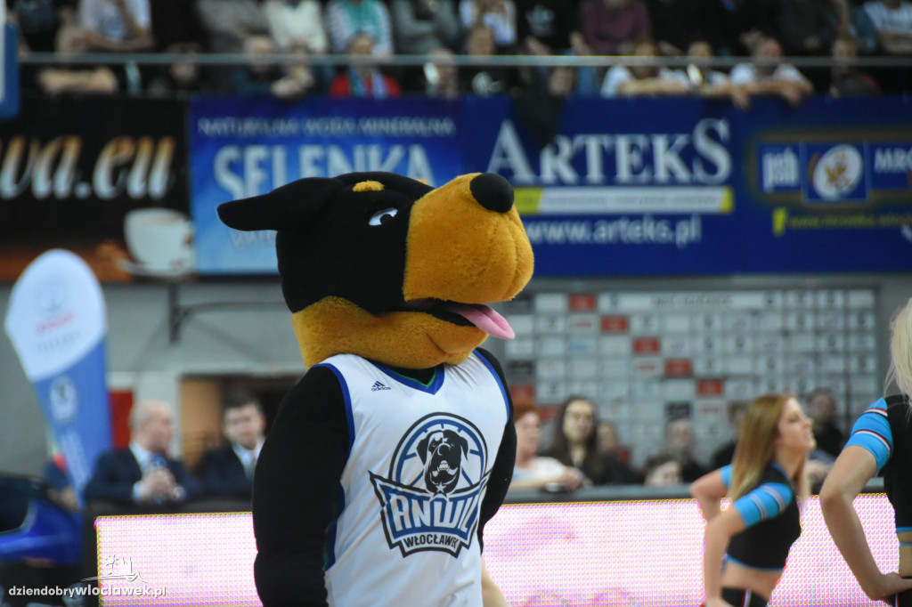 Anwil Dance Team na meczu z Treflem