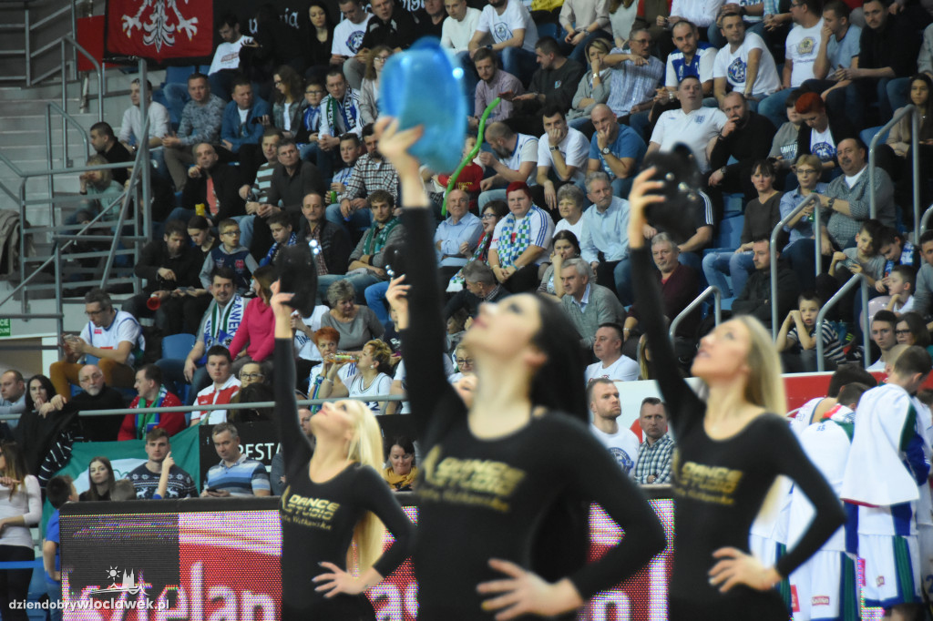 Anwil Dance Team na meczu z Treflem