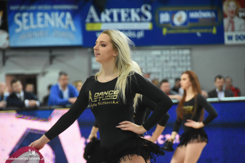 Anwil Dance Team na meczu z Treflem