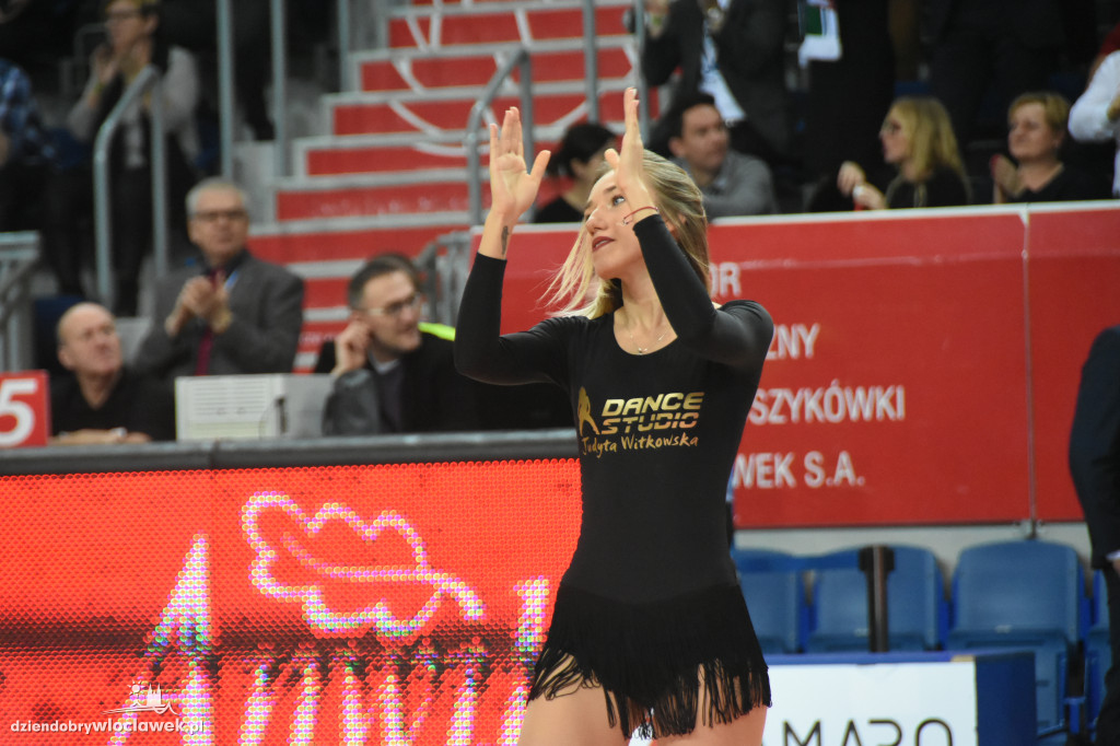 Anwil Dance Team na meczu z Treflem