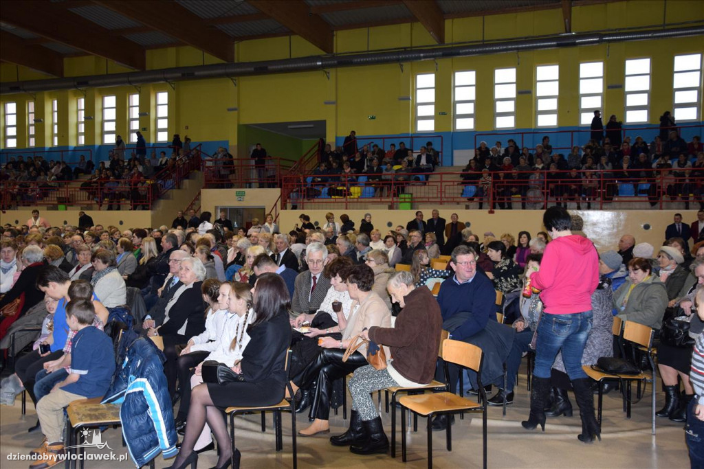 Eleni śpiewała kolędy w Choceniu