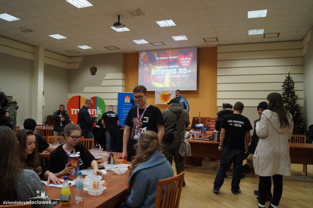 Liczenie pieniędzy w sztabie WOŚP