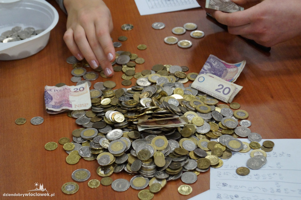 Liczenie pieniędzy w sztabie WOŚP