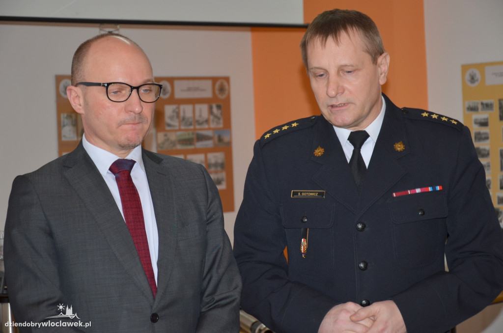 Miasto kupiło sprzęt strażakom