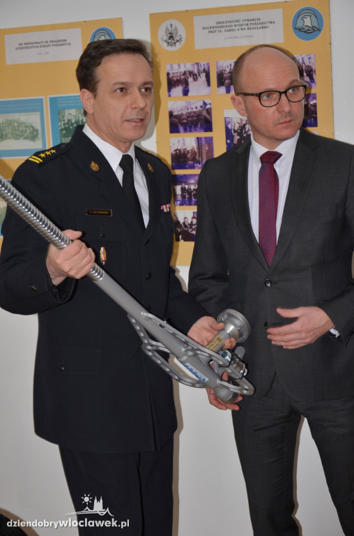 Miasto kupiło sprzęt strażakom