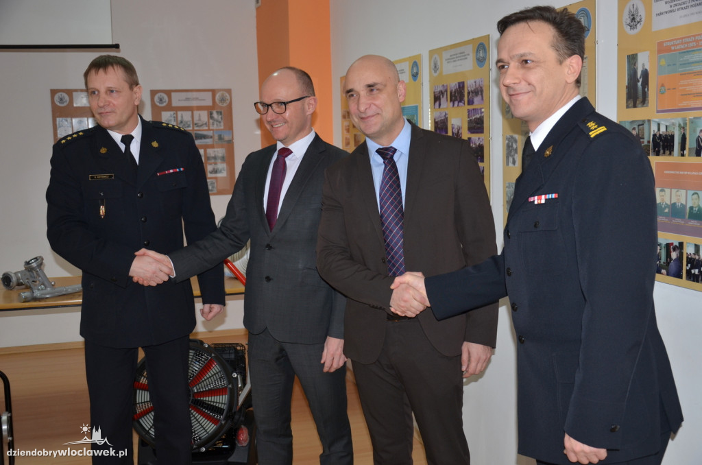 Miasto kupiło sprzęt strażakom
