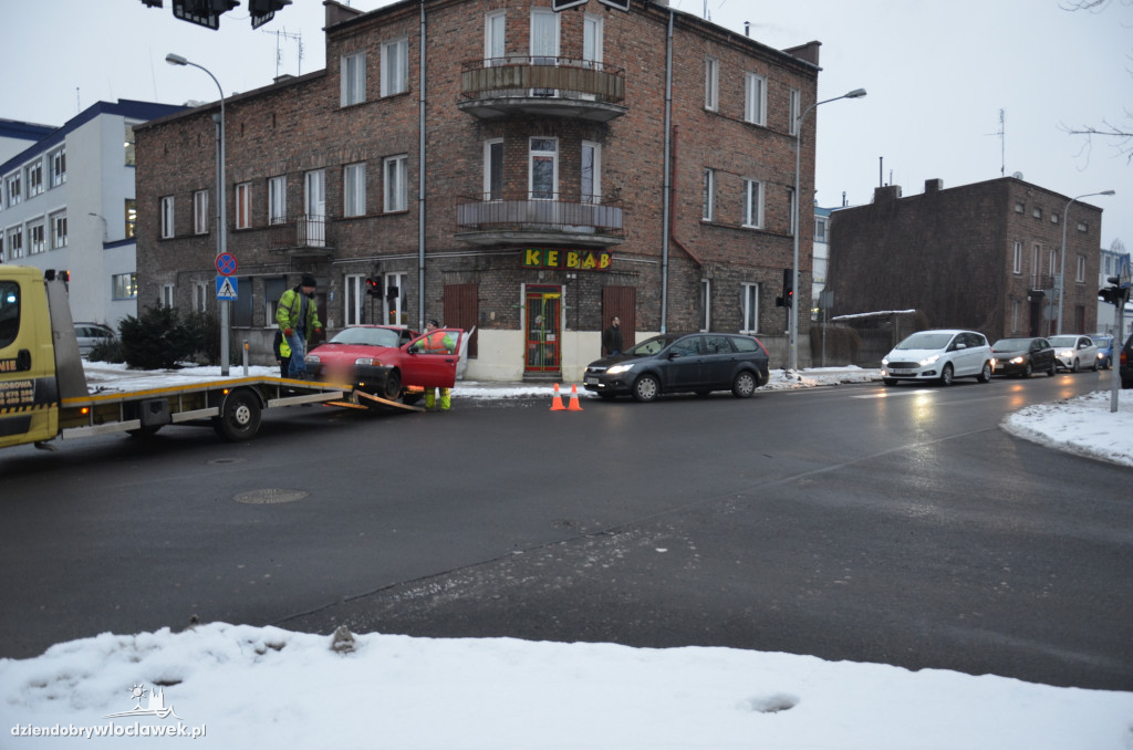 BMW uderzyło w punto na czerwonym