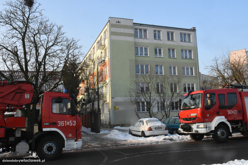 Zabarykadowała się w mieszkaniu