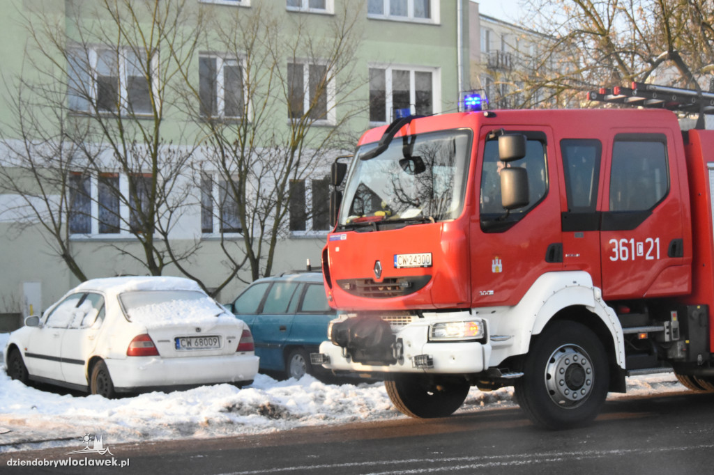 Zabarykadowała się w mieszkaniu