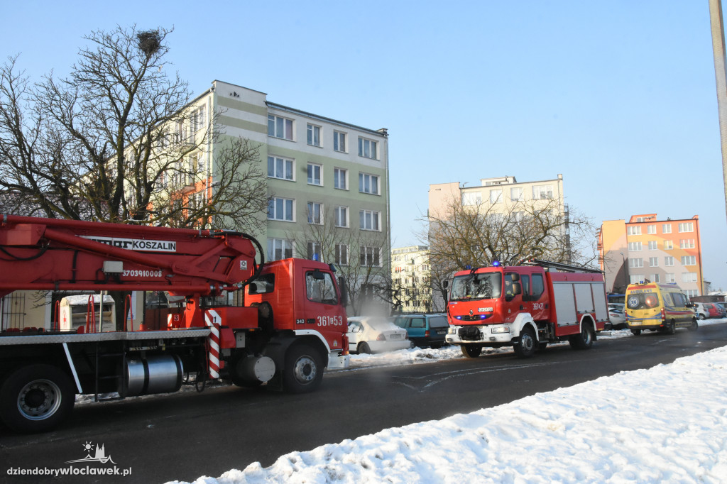 Zabarykadowała się w mieszkaniu