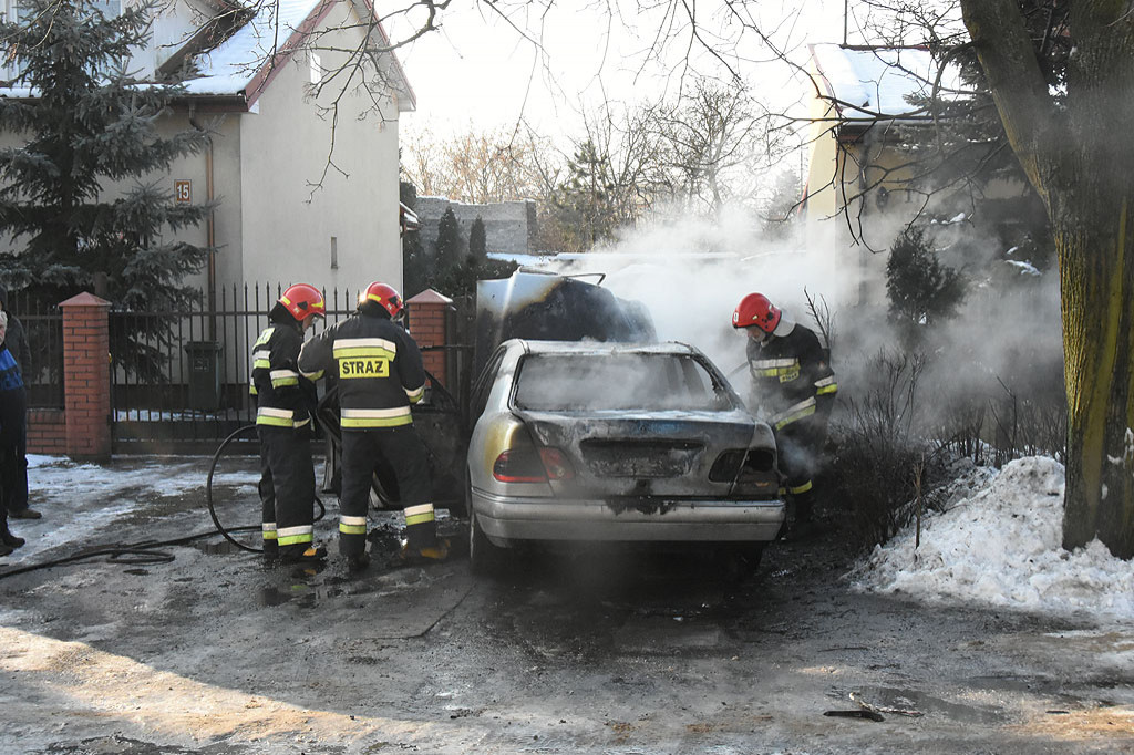 Pożar mercedesa na osiedlu Południe