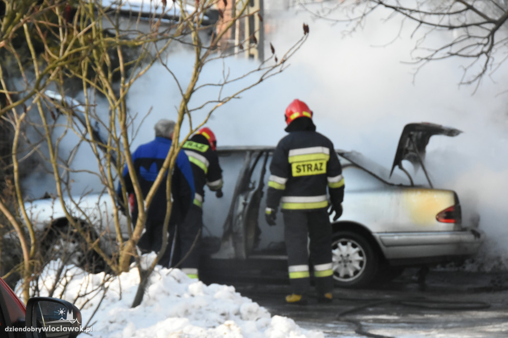 Pożar mercedesa na osiedlu Południe