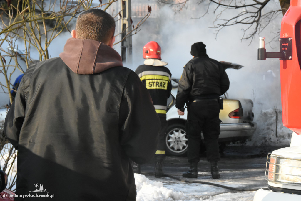 Pożar mercedesa na osiedlu Południe