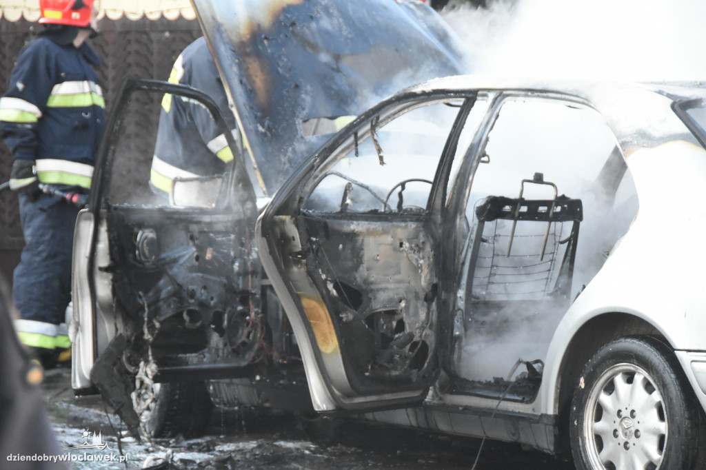 Pożar mercedesa na osiedlu Południe