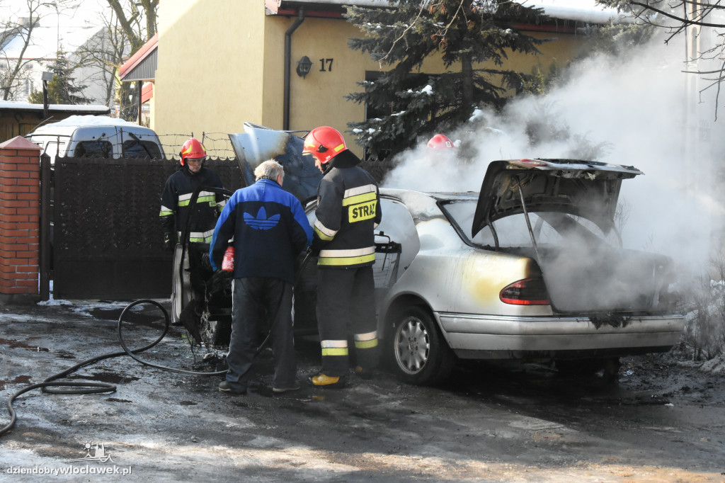 Pożar mercedesa na osiedlu Południe