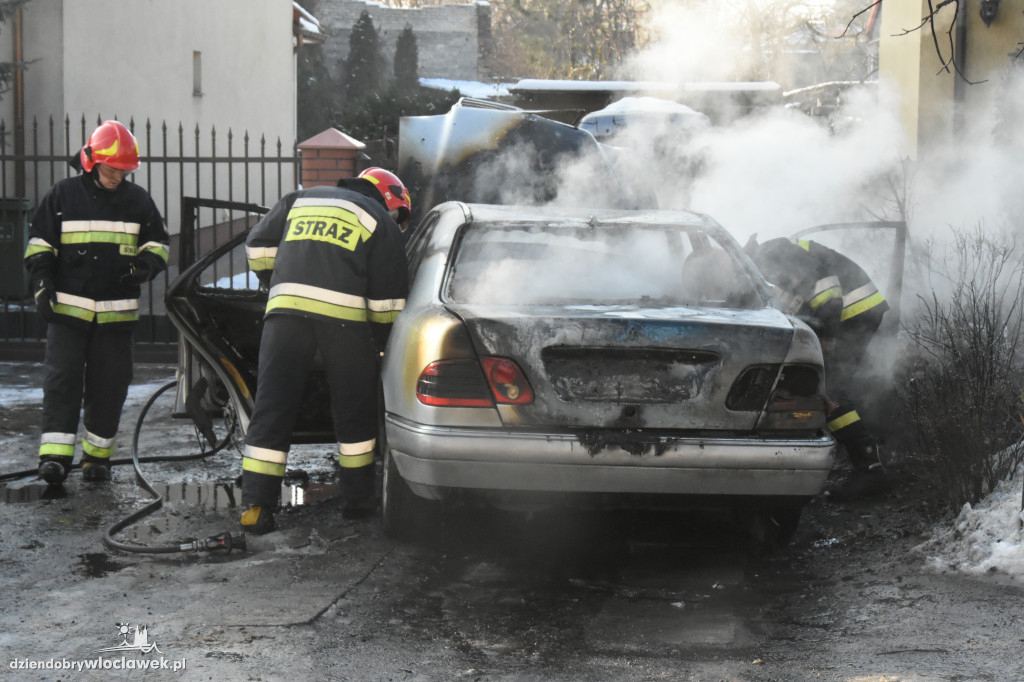 Pożar mercedesa na osiedlu Południe