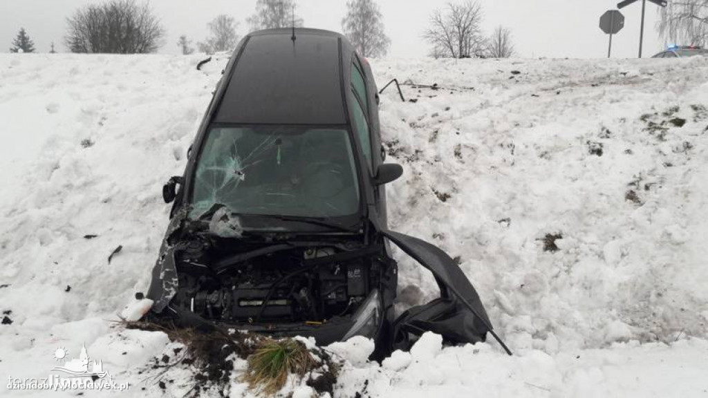 Drezyna uderzyła w auto osobowe