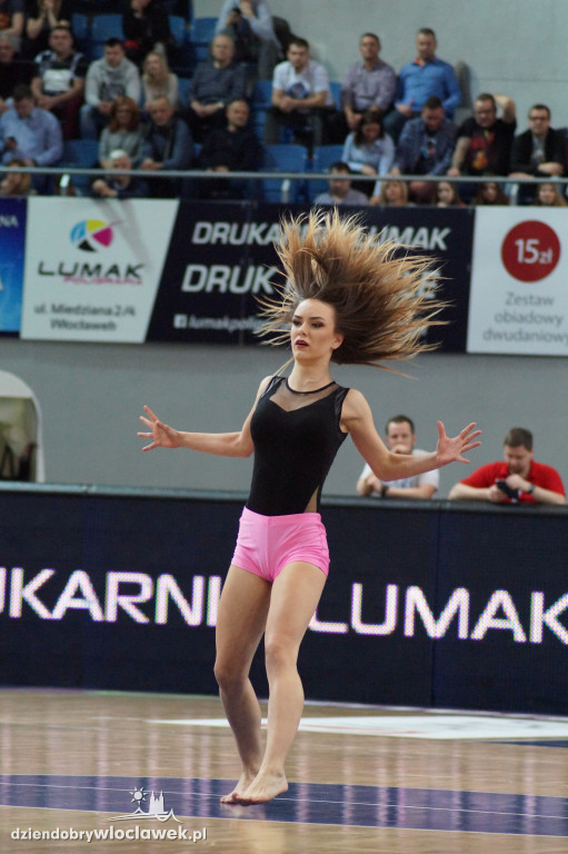 Anwil Dance Team na meczu z PGE Turowem