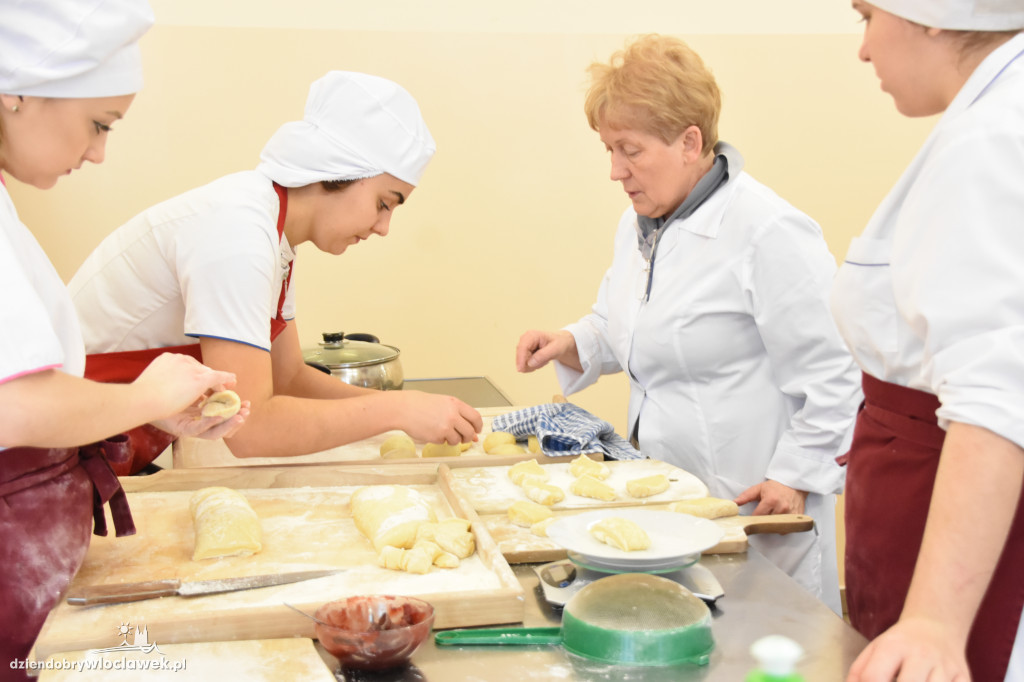 Uczniowie Chemika piekli pączki