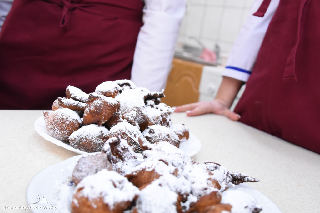Uczniowie Chemika piekli pączki