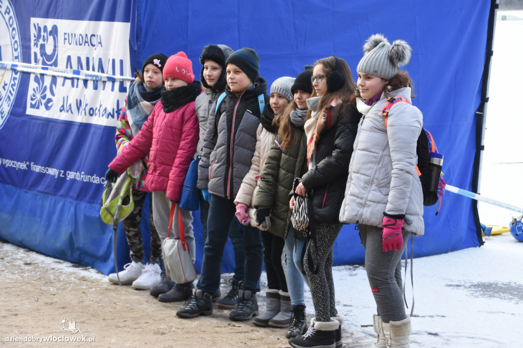 Pokazy ratownictwa na jeziorze Czarne