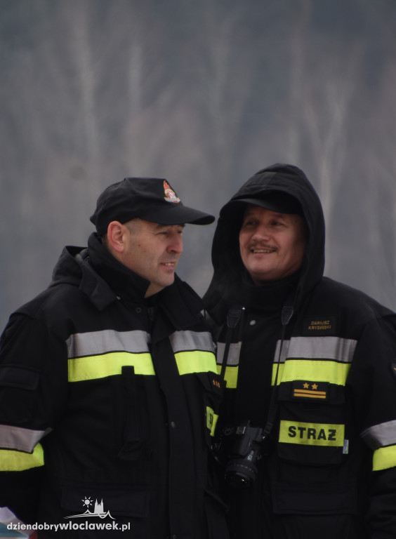 Pokazy ratownictwa na jeziorze Czarne