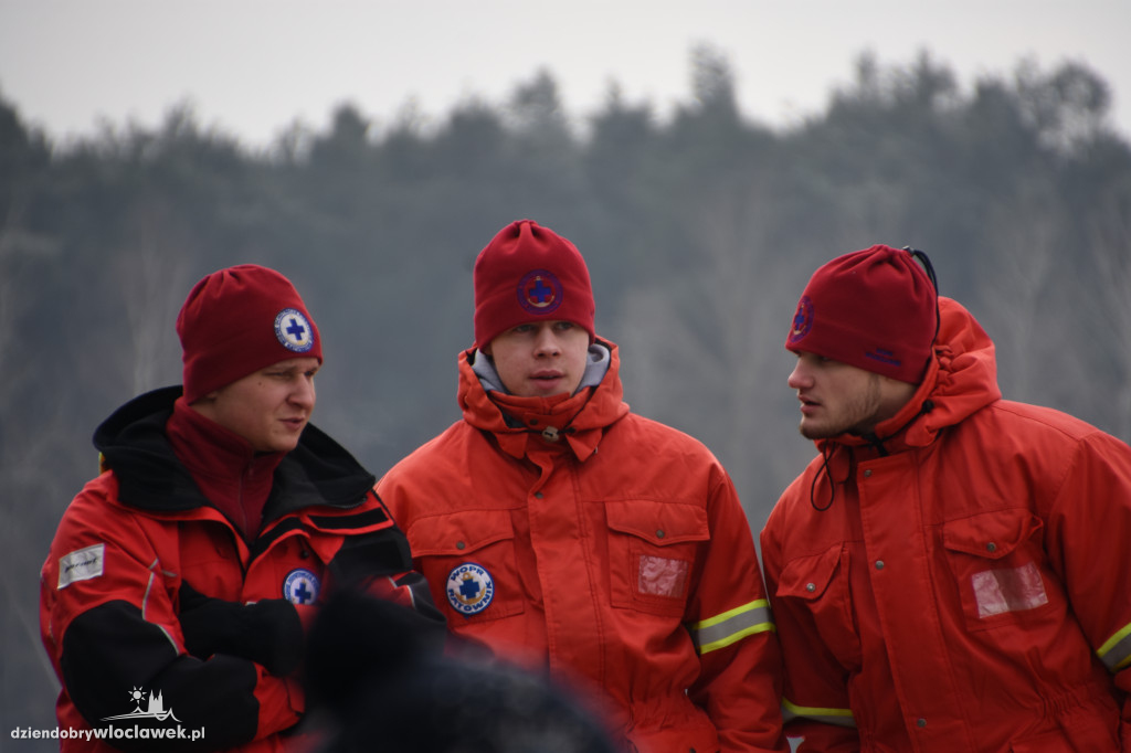 Pokazy ratownictwa na jeziorze Czarne