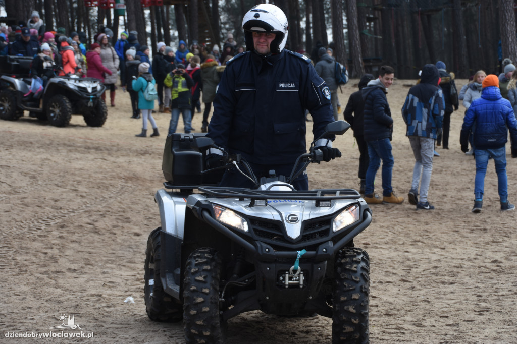 Pokazy ratownictwa na jeziorze Czarne