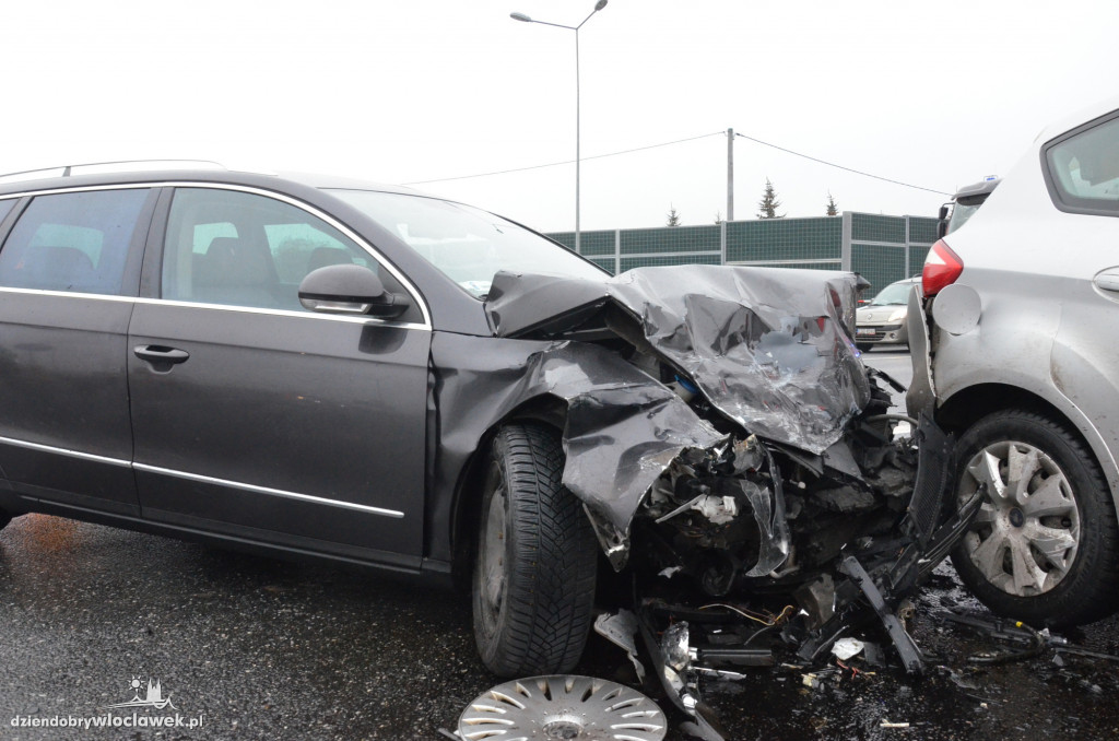 Zderzenie vw i forda na dojeździe do A1