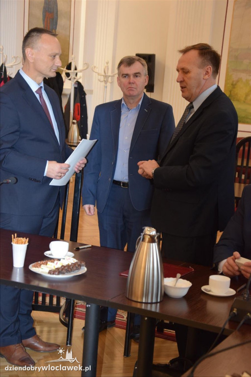 Podpisanie umowy na budowę drogi
