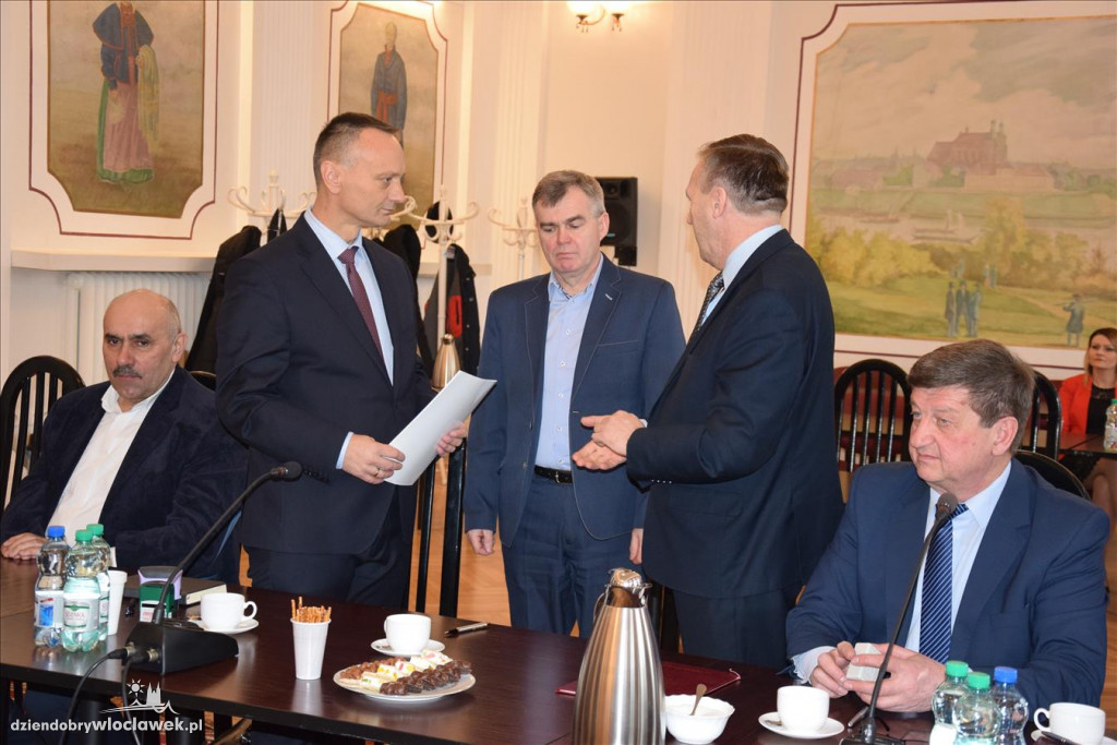 Podpisanie umowy na budowę drogi