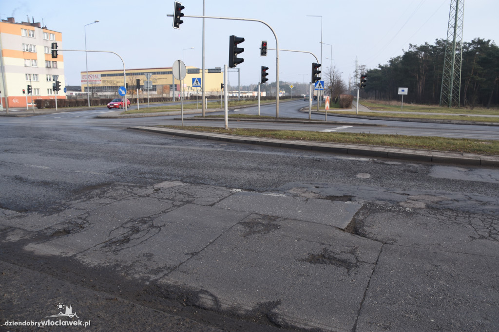 Coraz więcej ubytków na drogach