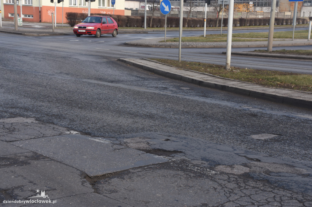Coraz więcej ubytków na drogach