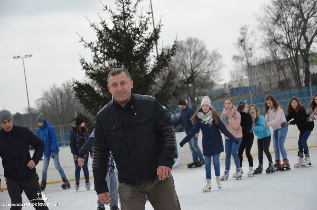 Sobota na lodowisku przy Hali Mistrzów