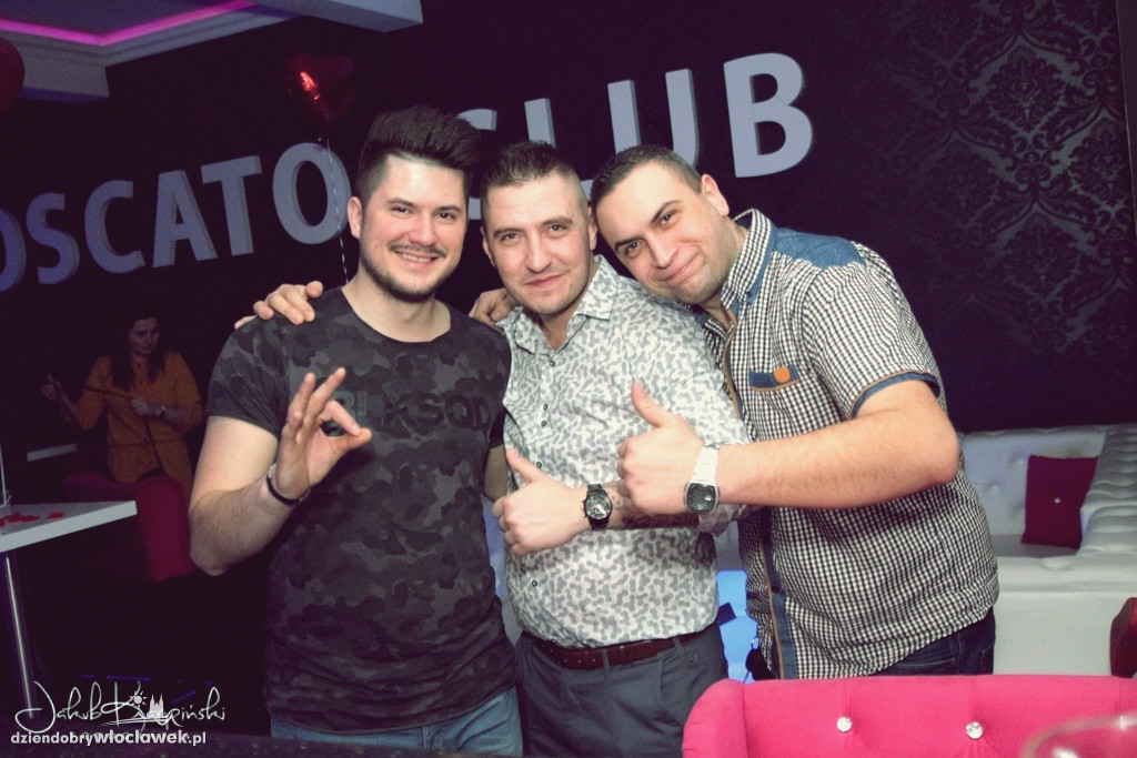 Gorąca zabawa w klubie Moscato