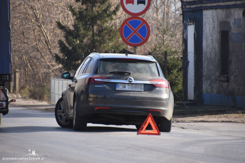 Kolizja opla i fiata przy Płockiej