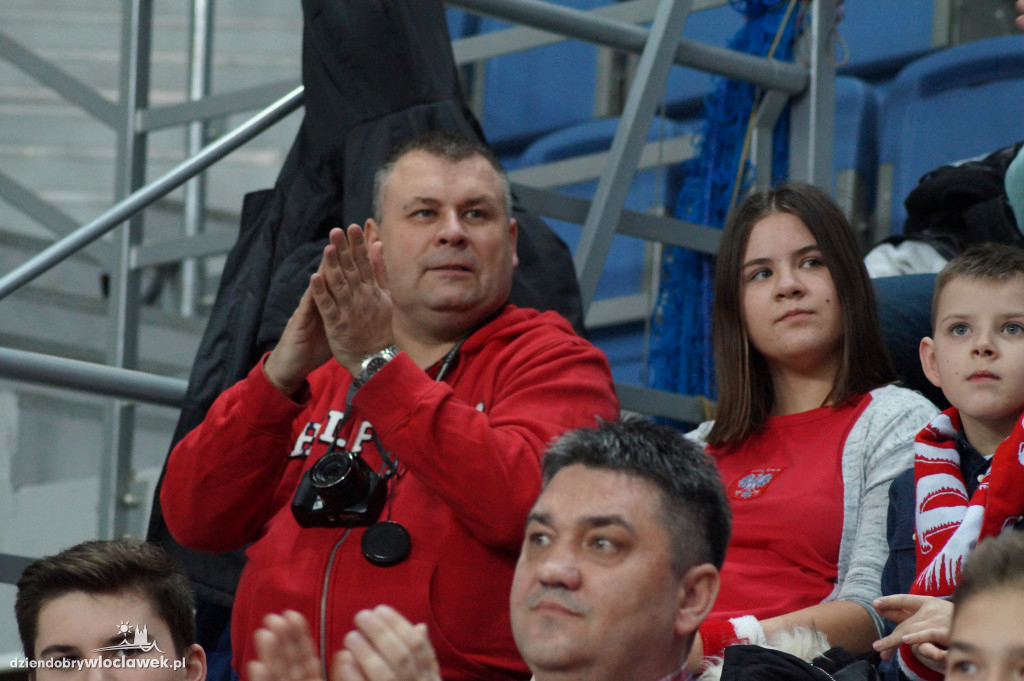 Kibice na meczu Polska-Kosowo w Hali Mistrzów