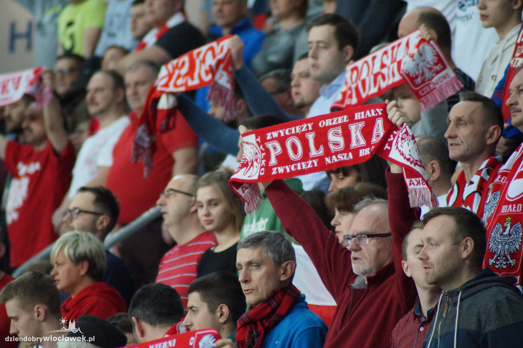 Kibice na meczu Polska-Kosowo w Hali Mistrzów