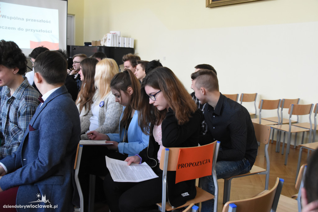 Debata o stosunkach z USA w LMK