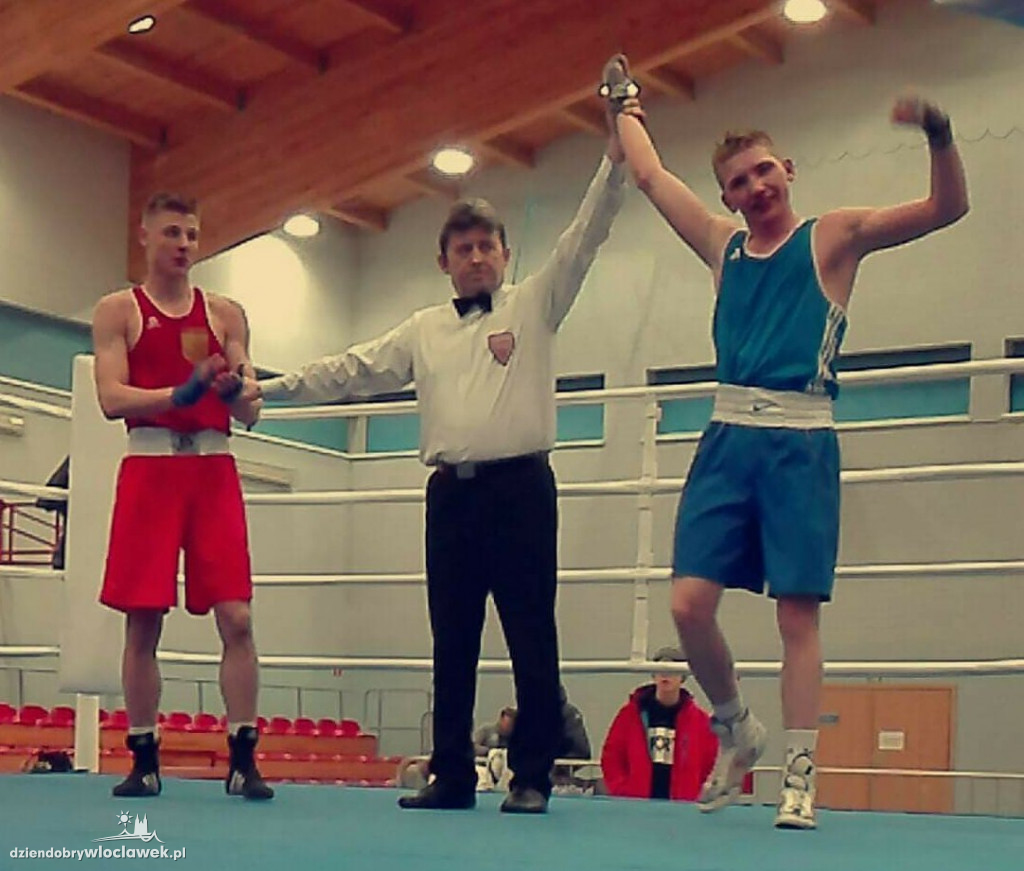 Medale dla bokserów Championa