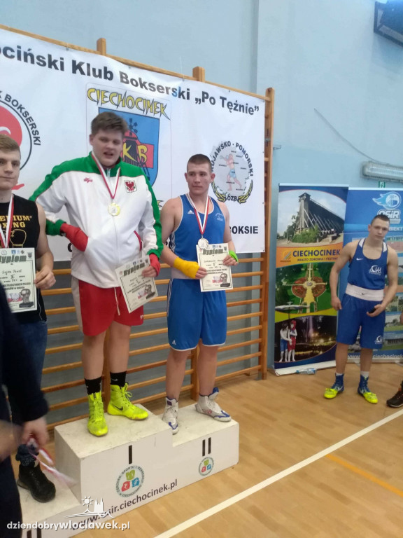 Medale dla bokserów Championa