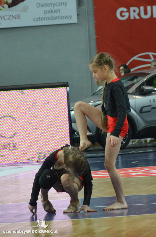 Anwil Dance Team na meczu z MKS-em