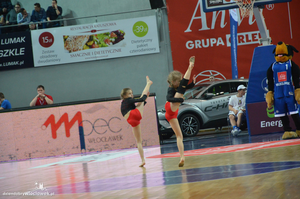 Anwil Dance Team na meczu z MKS-em