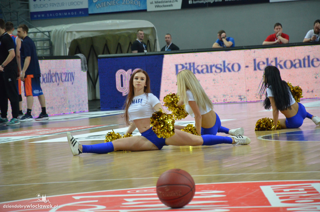 Anwil Dance Team na meczu z MKS-em
