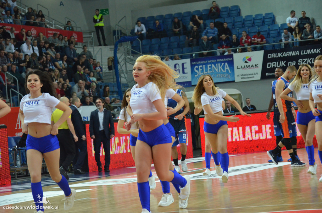 Anwil Dance Team na meczu z MKS-em