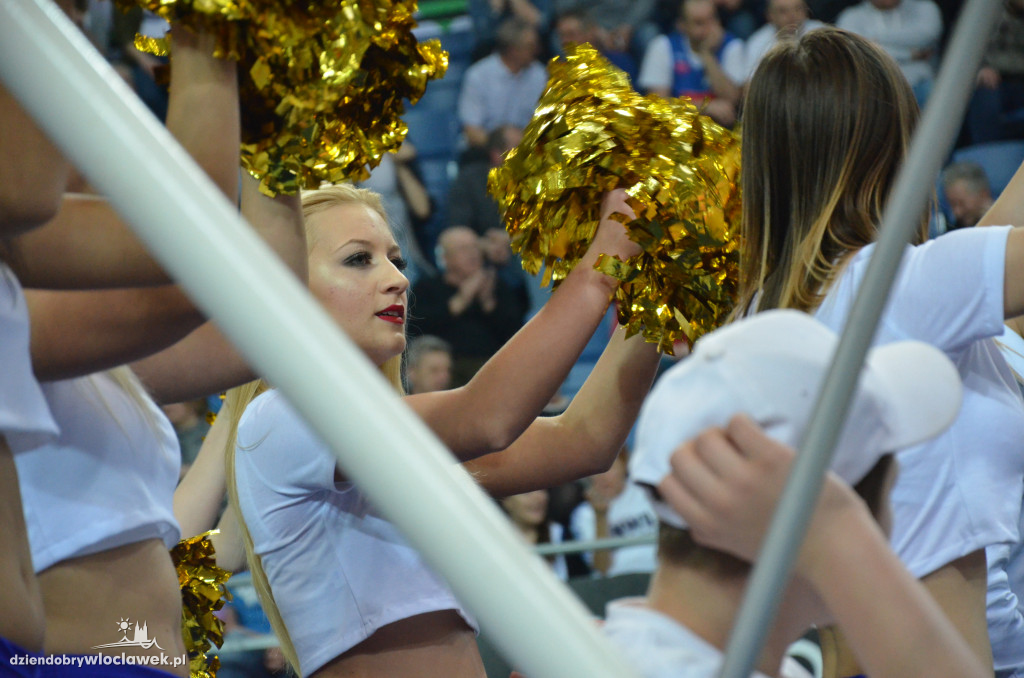 Anwil Dance Team na meczu z MKS-em