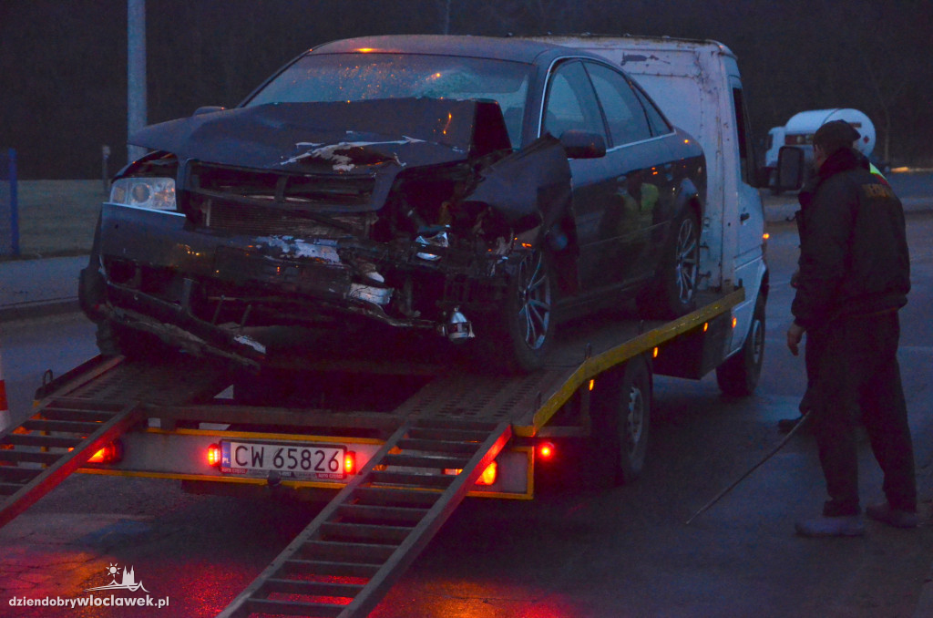 Wypadek na tamie. Kierowcy w szpitalu